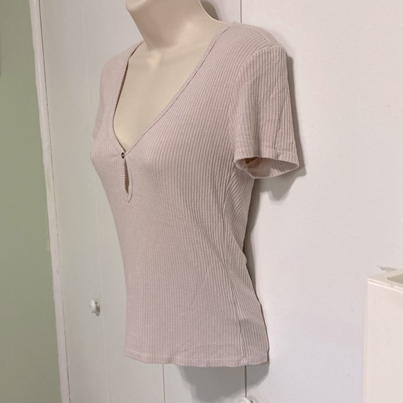 PROJECT SOCIAL Short Sleeve Tee Urban Outfitters Ribbed Keyhole Dusty Rose XS - Picture 5 of 13